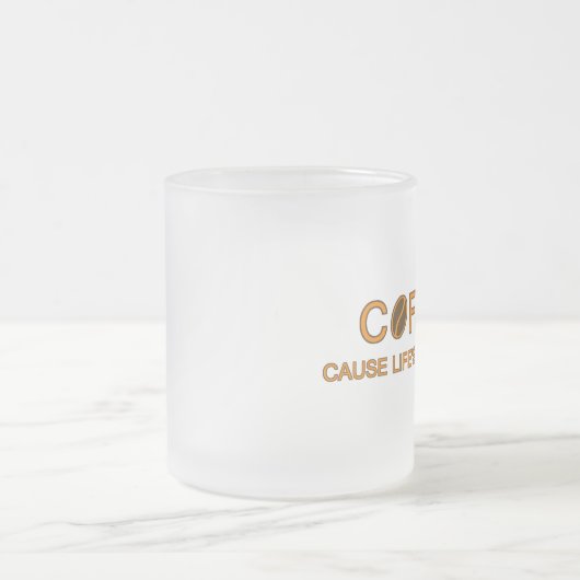 コーヒー。人生の危険を招くミームユーモア愛好家 フロストグラスマグカップ (中央)