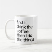 コーヒー – 最初に飲む(a) コーヒーマグカップ (左)