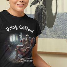 コーヒーTシャツを飲む