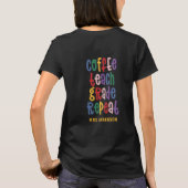 コーヒ教えー、グレード、繰り返しタイポグラフィ先生 Tシャツ (裏面)