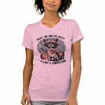 コーヒ熱狂するーのラクーンTシャツ