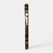 コービクトリアングとギア iPhone 16ケース (左側面)