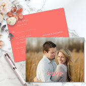 コーラはっきりしたルとピンクのウェディングRSVP写真 インビテーションポストカード