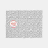 コーラルアンドグレークローバーモノグラム フリースブランケット (正面(横))