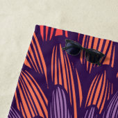 コーラルガーリーパープルフラワーモダンイラストレーション ビーチタオル (インサイチュ)