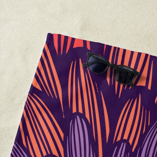 コーラルガーリーパープルフラワーモダンイラストレーション ビーチタオル (インサイチュ)