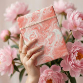 コーラルピンクと白の大理石様流体パターン ラッピングペーパー