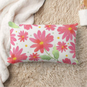 コーラルピンクの水の色のデイジーパターン残響可能 ランバークッション (ブランケット)
