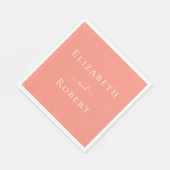 コーラルピンクシンプル色のミニマリストのカップル名結婚の数 スタンダードランチョンナプキン (角)