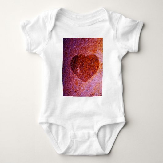 コーラルピンクハート ベビーボディスーツ (正面)