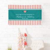 コーラルピンク、ホワイトとティール(緑がかった色)結婚ズ 横断幕 (インサイチュ)