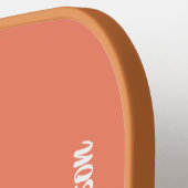 コーラルピーチエレガントシグネチャーモノグラム ピックルボールラケット (左詳細)