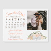 コーラルピーチフローラカレンダー&フォトセーブ・ザ・デイト マグネット招待状 (正面)