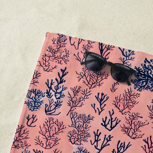 コーラルブルー名門私立校風のパターン ビーチタオル (インサイチュ)