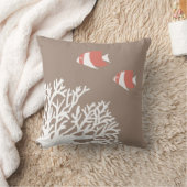 コーラルホワイトとアイボリーベージュトロピカルアンジェフィッシュ クッション (ブランケット)