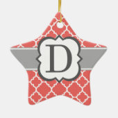 コーラルホワイトモノグラムレターDクローバー セラミックオーナメント (裏面)