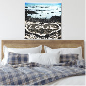 コーラルラブハートハワイブラックサンドビーチ写真 キャンバスプリント (インサイチュ (寝室))