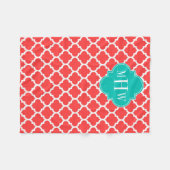 コーラルレッドウィットモロッコ#5ティール(緑がかった色)3イニシャルモノグラム フリースブランケット (正面(横))