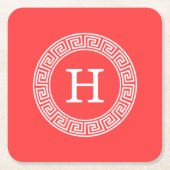 コーラルレッドWhtギリシャ鍵Rndフレームイニシャルモノグラム スクエアペーパーコースター (正面)