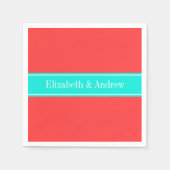 コーラル無地のレッド、ブライトアクアリボン名モノグラム スタンダードカクテルナプキン (正面)