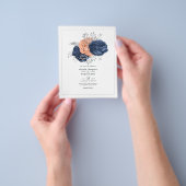 コーラル、ネイビーとシルバーのフローラ結婚式招待状 チラシ (手)