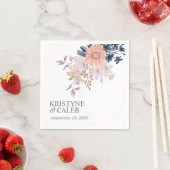 コーラル&ネイビーフラワーシックパーソナライズされた結婚ズ スタンダードカクテルナプキン (インサイチュ)