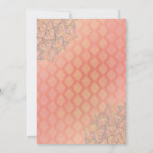 コーラル ラベンダー ゴールド モロッカン グラム インドの結婚式 招待状 (裏面)