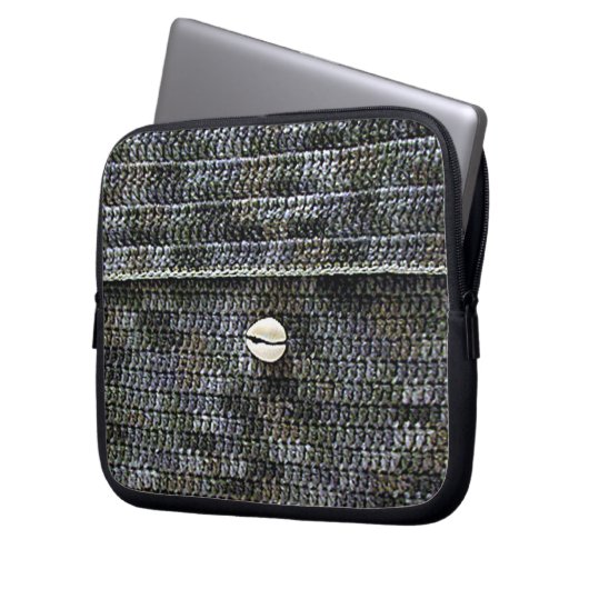 コーリーグレーアーティザンクロシェプリントエレクトロニクスバッグ ラップトップスリーブ (正面左)