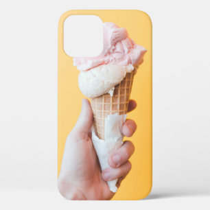 コーンに入ったイチゴアイスクリーム iPhone 12ケース