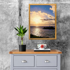 コーンウォールのゴドレヴィ灯台に劇的な夕日 フォトプリント           