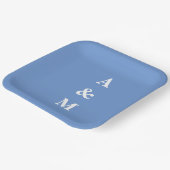 コーンフラワーブルーのイニシャルモノグラム エレガントなウェディング ペーパープレート (傾斜あり)