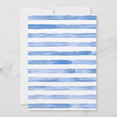 コーンフラワーブルーの水彩ストライプとゴールドのレタリング 招待状 (裏面)