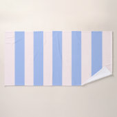コーンフラワーブルーホワイトオーニングストライプ バスタオル (バスタオル)