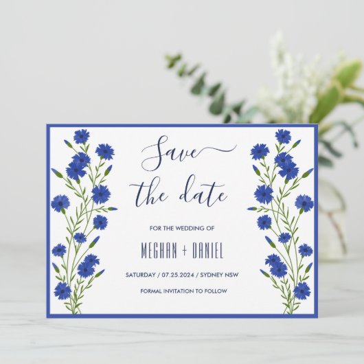 コーンフラワーブルー結婚ボタニッ救クの日付 招待状 (スタンド正面)