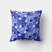コーンフラワーブルー&ホワイトエレガントフローラルパターン クッション (裏面)