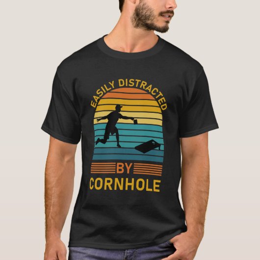 コーンホールに気を取られる Tシャツ (正面)