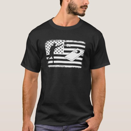 コーンホールアメリカ国旗CornholeTeam Beanバッグコーンホール Tシャツ (正面)