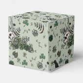 ゴシックなセントパトリックデーの花のドクロ アイリッシュ ウェディング フェイバーボックス (裏面サイド)