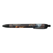 ゴシックの炎、燃えているサイコロの守護者。 黒ボールペン (ボトム)