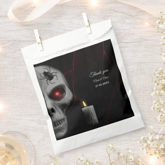 ゴシックスカルスパイダーキャンドル – ダークムーディハロウィーン フェイバーバッグ (クリップ留めされた状態)