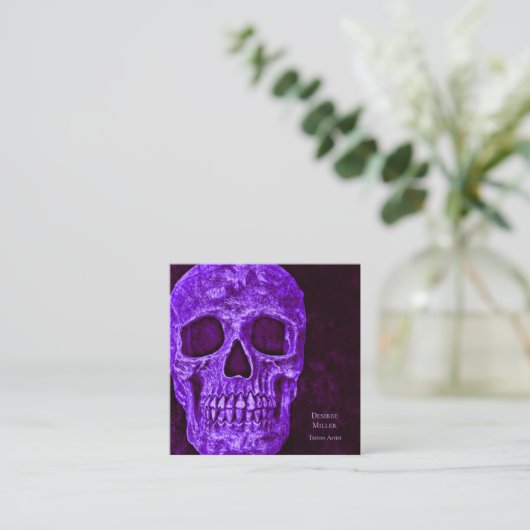 ゴシックスカルパープルブルゴーニュTattooショップ スクエア名刺 (スタンド正面)