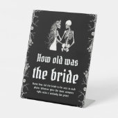 ゴシックハロウィン 花嫁は何歳？ ゲーム 台座サイン (正面)