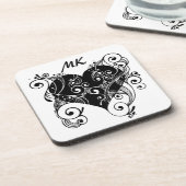 ゴシックハートタトゥーブラックとホワイトモノグラムの コースター (左側)