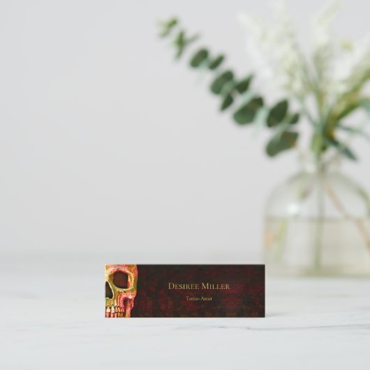 ゴシックハーフスカル顔レッドグリーンタトゥーショップ スキニー名刺 (スタンド正面)