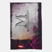 ゴシックバラ、キャンドル、パーチメントモノグラム キッチンタオル (縦)