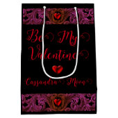 ゴシックパープルオーナメントとハート パーソナライズされた ミディアムペーパーバッグ (裏面)