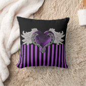 ゴシックパープルハートとエンジェルウィングス装飾用クッション クッション (ブランケット)