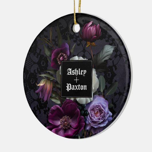 ゴシックパープルフローラブーケオンレースとラヴェンス セラミックオーナメント (左)