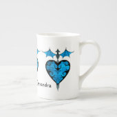 ゴシックビクトリアン風の賭けヴァンパイアハート青 ボーンチャイナマグカップ (右)