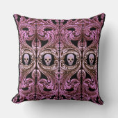 ゴシックピンクオーナメントとスカル クッション (正面)